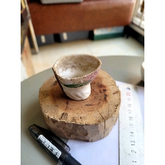 唐代宫廷御用铜鎏金酒杯。通体錾刻花卉纹图案，錾工精湛，鎏纯金。_