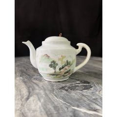 欧洲回流，清晚期同治粉彩五子夺魁印泥盒。画工精细，画工绝对算是同类