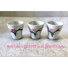 唐代宫廷御用铜鎏金酒杯。通体錾刻花卉纹图案，錾工精湛，鎏纯金。_