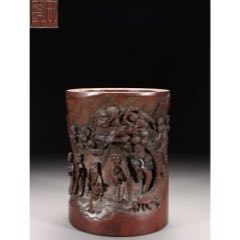 清竹雕张辛刻文房笔筒尺寸：高12cm宽7.5cm重129克简介：张辛（1-竹雕