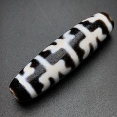 朱砂爆满多彩龙眼二眼象雄玛瑙天珠，【宝贝尺寸】：天珠长58.2宽13毫米