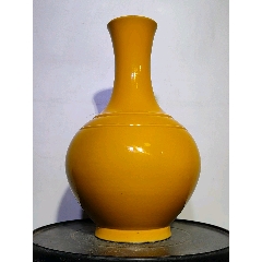 大清雍正年制】黄釉粉彩祥云五龙纹碗。?图中碗通体黄釉打底，粉彩满绘