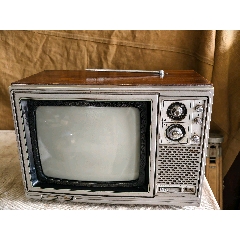 80年代小型便携式彩色电视机功能正常_电视机_玩具是玩的【7788旧书网】