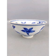 纏枝花卉紋青花碗