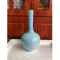 五六十年代豆青釉長(zhǎng)頸瓶