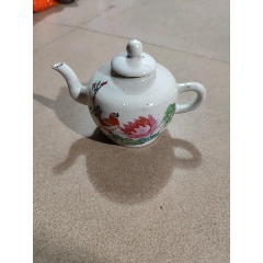 粉彩碟一对，粉彩盘，粉彩花卉，四季花卉，细路粉彩，民国的，品相如图