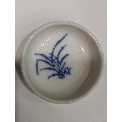 清中期嘉庆道光，青花过墙梅，青花酒杯，青花茶杯，口沿直径6.8公分