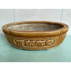 大清雍正年制】黄釉粉彩祥云五龙纹碗。?图中碗通体黄釉打底，粉彩满绘