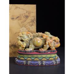 清代老寿山石白田黄印章【张照】款，尺寸2.5-2.2厘米重41.8克，包老保