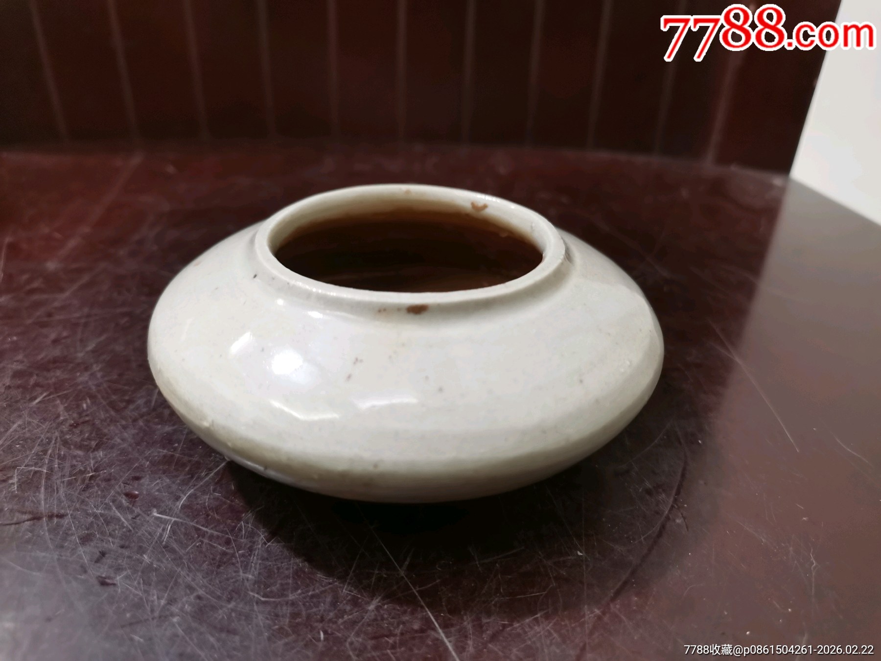 宋代青白釉水孟，圈足，胎釉完整，表面光滑细腻，尺寸约高4.5cm，肚径7