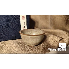 大清雍正年制】黄釉粉彩祥云五龙纹碗。?图中碗通体黄釉打底，粉彩满绘