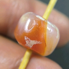 全朱砂虹彩虎牙图腾玛瑙天珠手串，一共12颗【宝贝尺寸】：天珠长15宽11