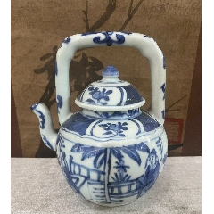 清代嘉庆青花鸟食罐，缠芝花卉。青花瓷器。有修复空间。直径4.7cm高5cm