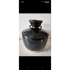 唐代宫廷御用铜鎏金酒杯。通体錾刻花卉纹图案，錾工精湛，鎏纯金。_