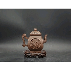 70年代朱爱仙制作竹节紫砂壶，品如图，泥料一流，线条流畅，器型漂亮