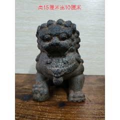 汉白玉石【瑞狮】一对，宋元韵，皮壳风化老辣，身体肥硕厚重，四肢健壮