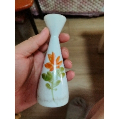 清代乾隆珐琅彩开窗四季花卉纹蒜头瓶_旧瓷器_诚信古玩收藏轩【7788旧书网】