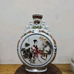 唐代宫廷御用铜鎏金酒杯。通体錾刻花卉纹图案，錾工精湛，鎏纯金。_