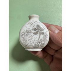 青花釉里红人物鼻烟壶，底款“康熙年制”_旧鼻烟壶_程饶金【7788旧书网】