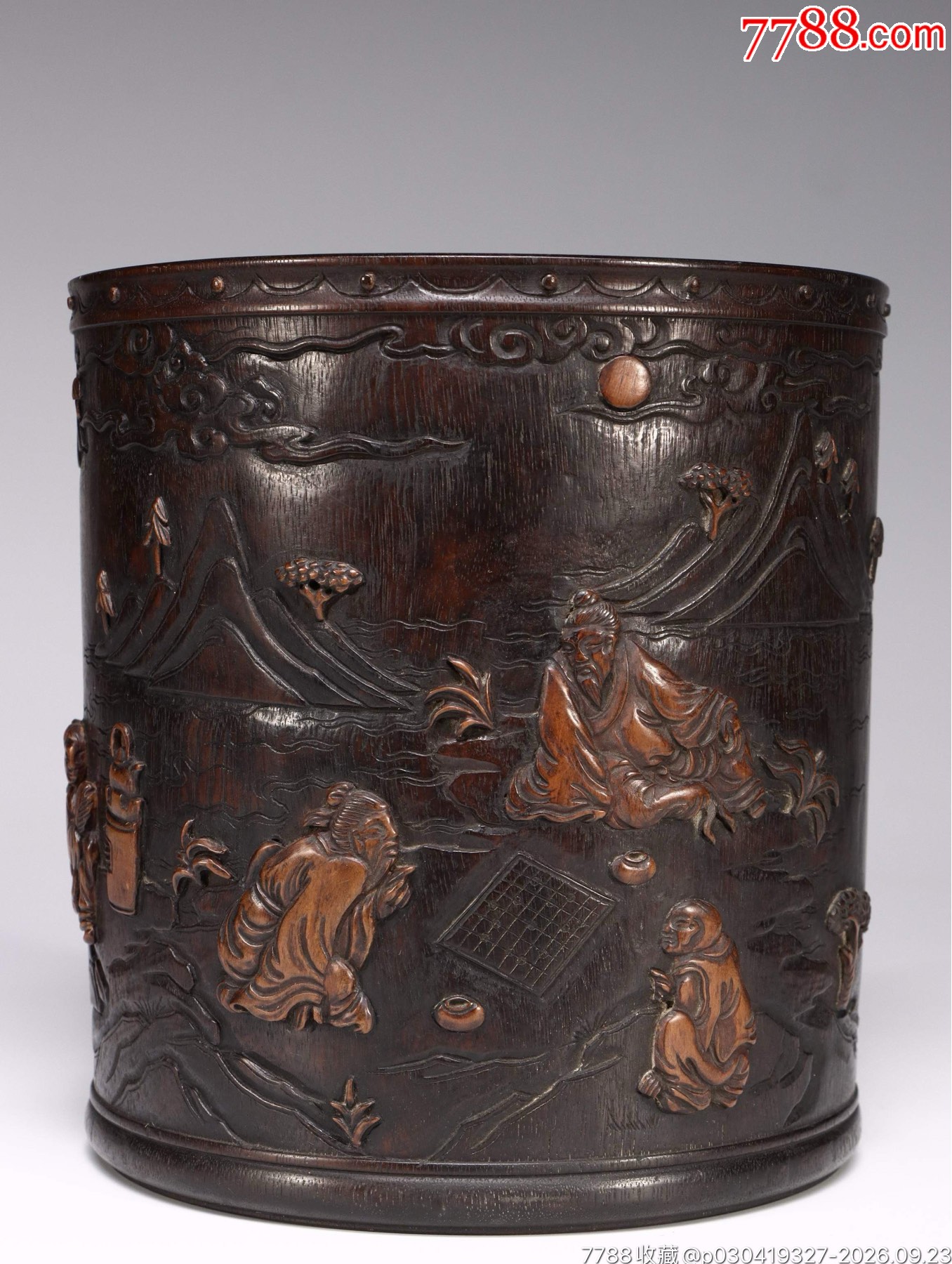 清玉山制款紫檀嵌黄杨木雕山间对弈图笔筒尺寸：高18厘米，直径17厘米