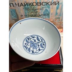 清中期豆青釉加白孔雀牡丹纹青花掸瓶一支_青花瓷_古玩于的店【7788旧书网】
