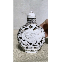 青花釉里红人物鼻烟壶，底款“康熙年制”_旧鼻烟壶_程饶金【7788旧书网】
