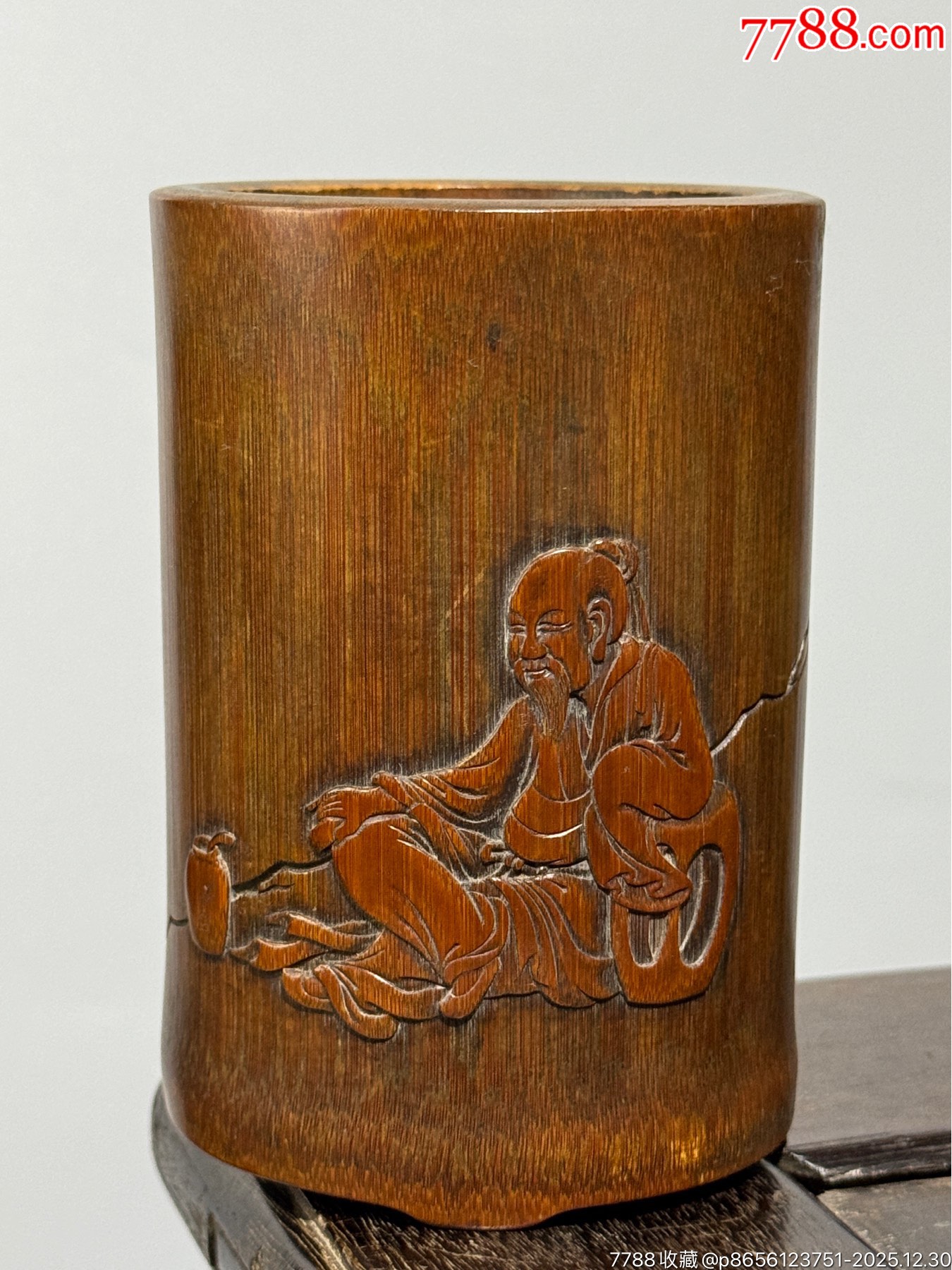 清代老竹雕笔筒手工錾刻包浆一流手感相当好尺寸:高11.8cm,宽7.8×7.-竹雕笔筒-7788商城__七七八八商品交易平台(7788.com)