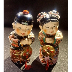 大清乾隆年製款的四大美女花瓶一组，画工微妙微俏，人物栩栩如生。完整