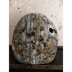 清代老玛瑙阴刻描金挂件配饰。老铊痕明显。颜色漂亮，包浆好。天然穿孔