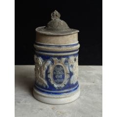 唐代宫廷御用铜鎏金酒杯。通体錾刻花卉纹图案，錾工精湛，鎏纯金。_