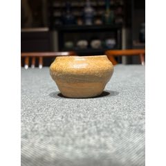 大清雍正年制】黄釉粉彩祥云五龙纹碗。?图中碗通体黄釉打底，粉彩满绘