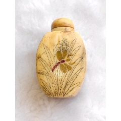 青花釉里红人物鼻烟壶，底款“康熙年制”_旧鼻烟壶_程饶金【7788旧书网】