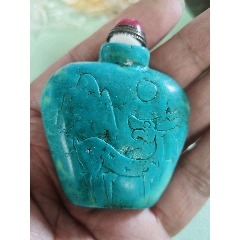 绿松石鼻烟壶！手工雕刻鹿纹！红顶！壶身有包浆和旧痕！具体年代不详