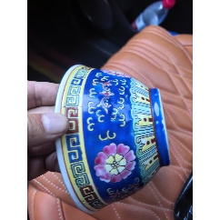 清代孔雀蓝釉堆塑龙纹瓶釉色纯正漂亮，龙纹堆塑精致，器型优美，肩部有