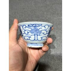 清代青花喜字瓶一只，口沿微飞皮粘耳尖其余完好。永久保真诚信老店