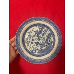 全品大清乾隆本朝青花山水樓閣通景賞盤一個直徑約24.5厘米手繪山水人物畫面