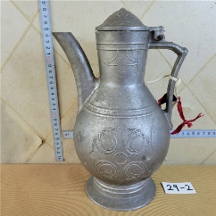 唐代宫廷御用铜鎏金酒杯。通体錾刻花卉纹图案，錾工精湛，鎏纯金。_