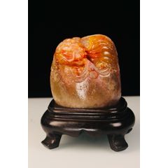寿山石绿田黄石原石籽料一个，可以用于雕刻个挂件，小印章，小摆件都