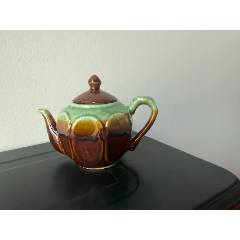 567年代中国景德镇出品红字底款白釉瓷彩绘玫瑰花装饰一对茶壶-茶壶
